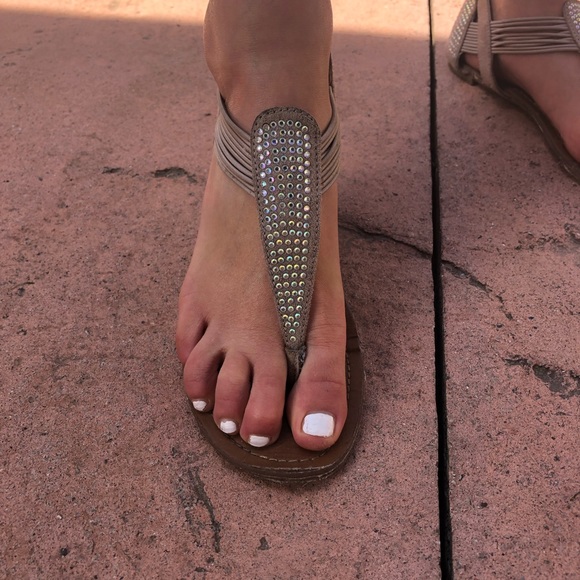 Thong Sandals - Picture 3 of 4